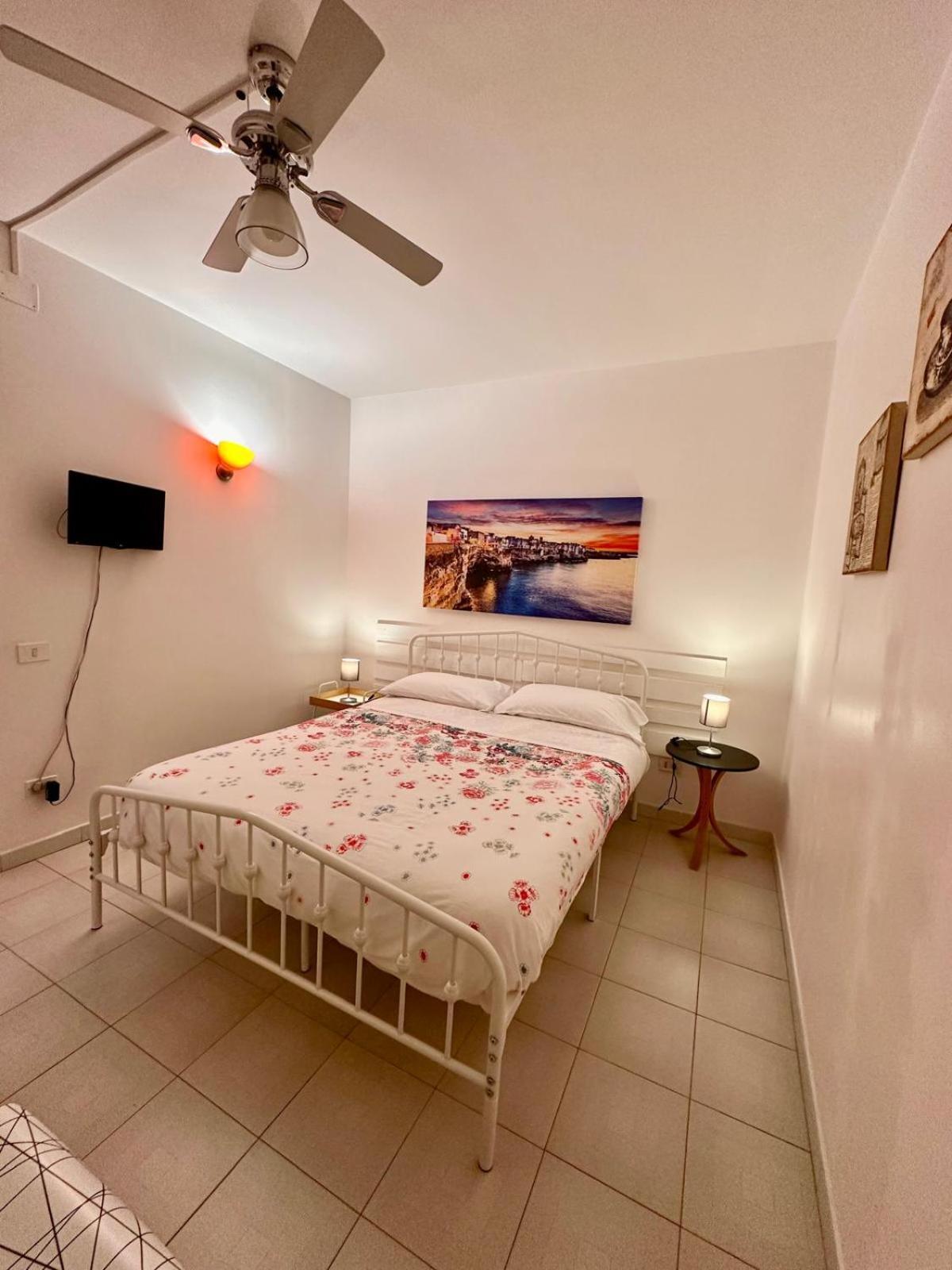 Bed and Breakfast A Casa Di Anna Поліньяно-а-Маре Екстер'єр фото
