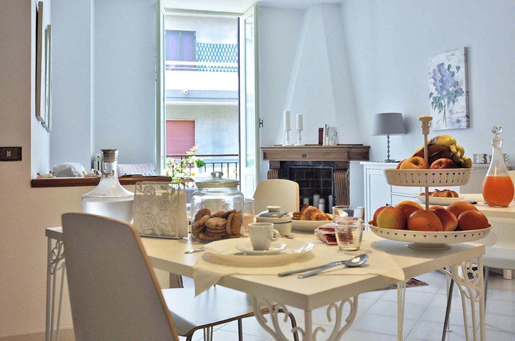 Bed and Breakfast A Casa Di Anna Поліньяно-а-Маре Екстер'єр фото