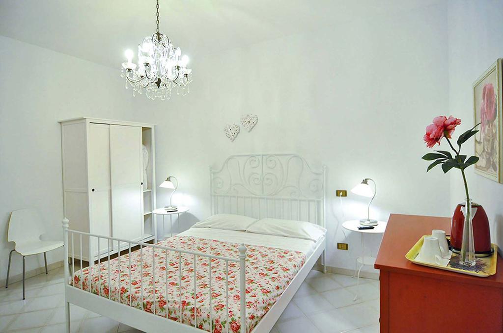 Bed and Breakfast A Casa Di Anna Поліньяно-а-Маре Екстер'єр фото